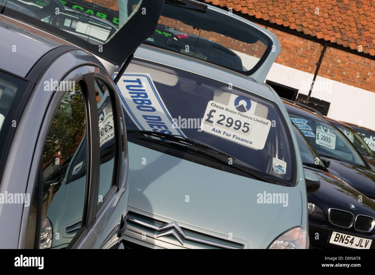 Venta de carros usados fotografías e imágenes de alta resolución - Alamy