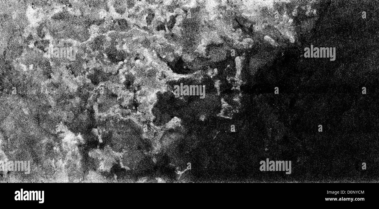 Imagen de radar de un litoral de Titan Foto de stock