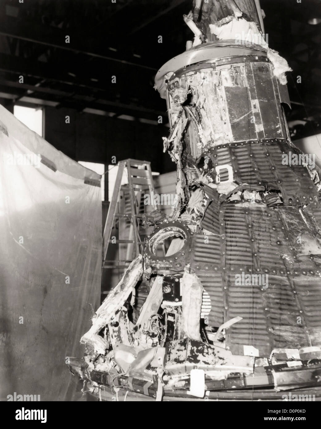 Restos de Mercury-Atlas-1 remontar tras la explosión Foto de stock