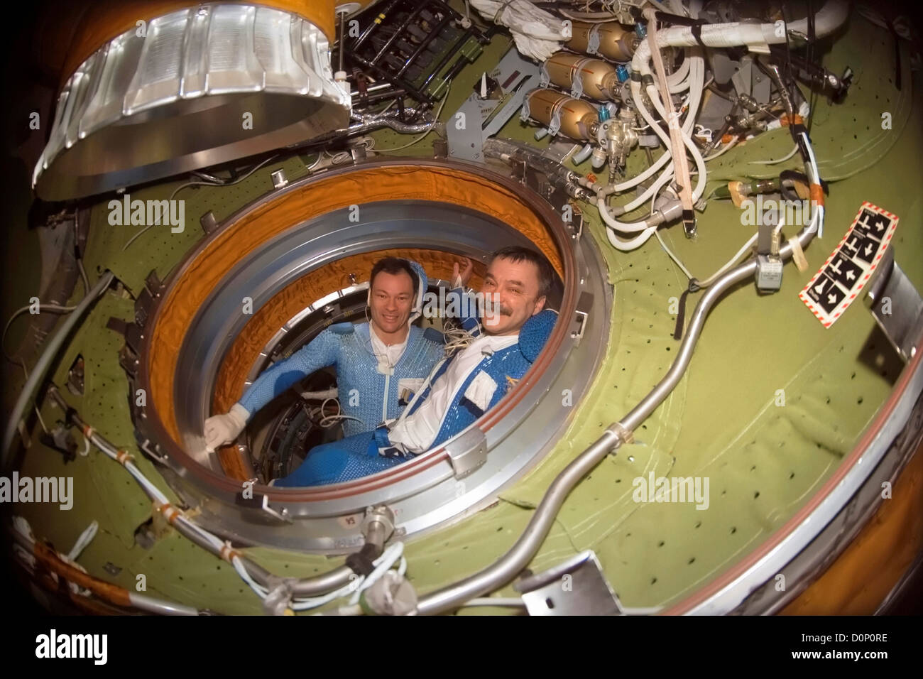 Preparación para la Caminata Espacial a bordo de la Estación Espacial Internacional Foto de stock