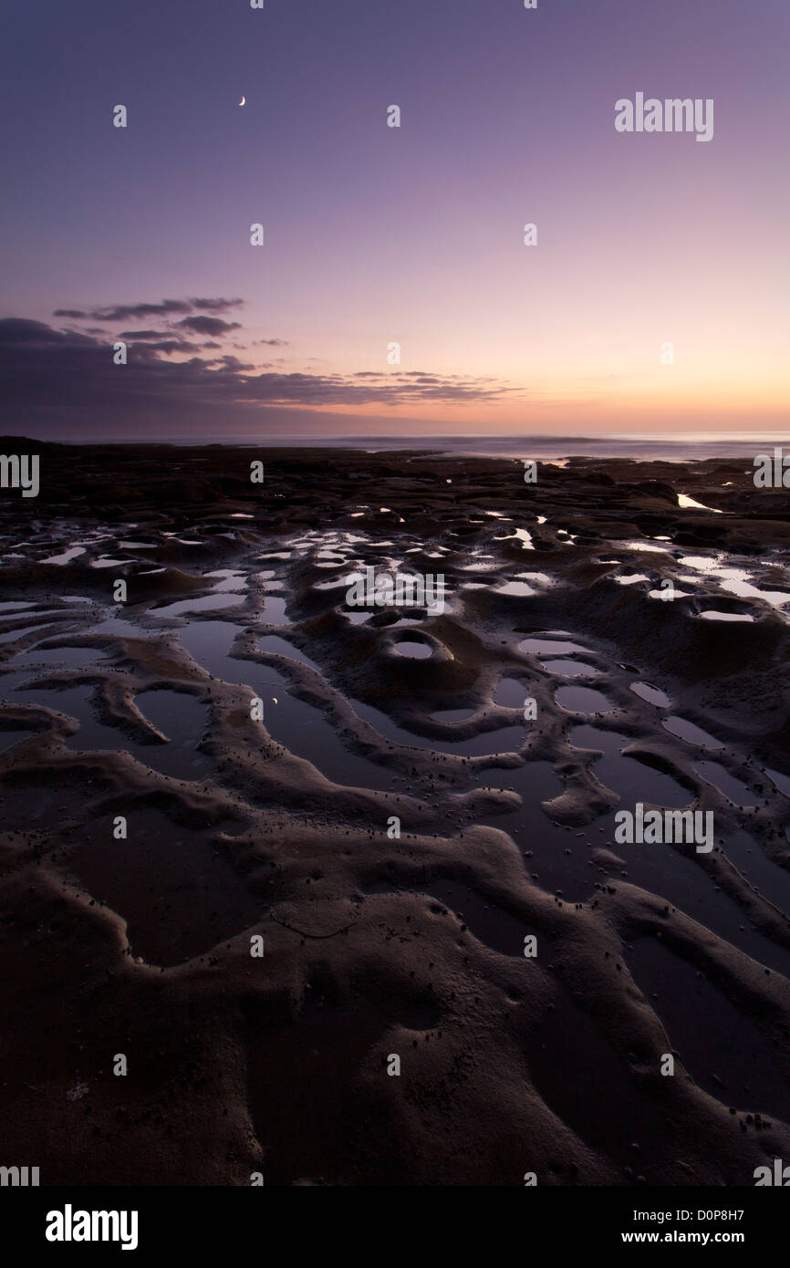 La media luna, sol y playa patrones de erosión, La Jolla, California Foto de stock