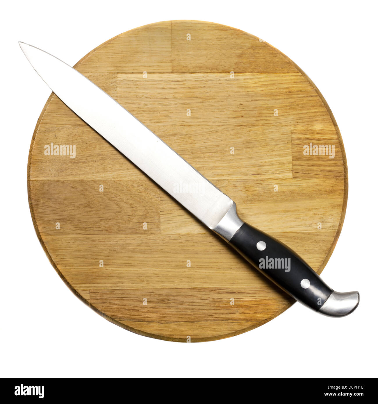 Cuchillo de cocina grande sobre una tabla de madera Foto de stock