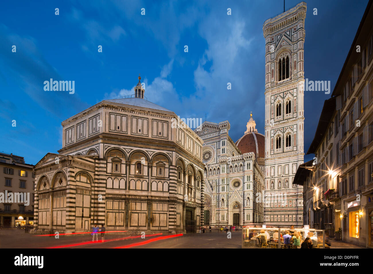El Duomo, el Campanile y el baptisterio,a partir de la Piazza del Duomo, Florencia, Toscana, Italia Foto de stock