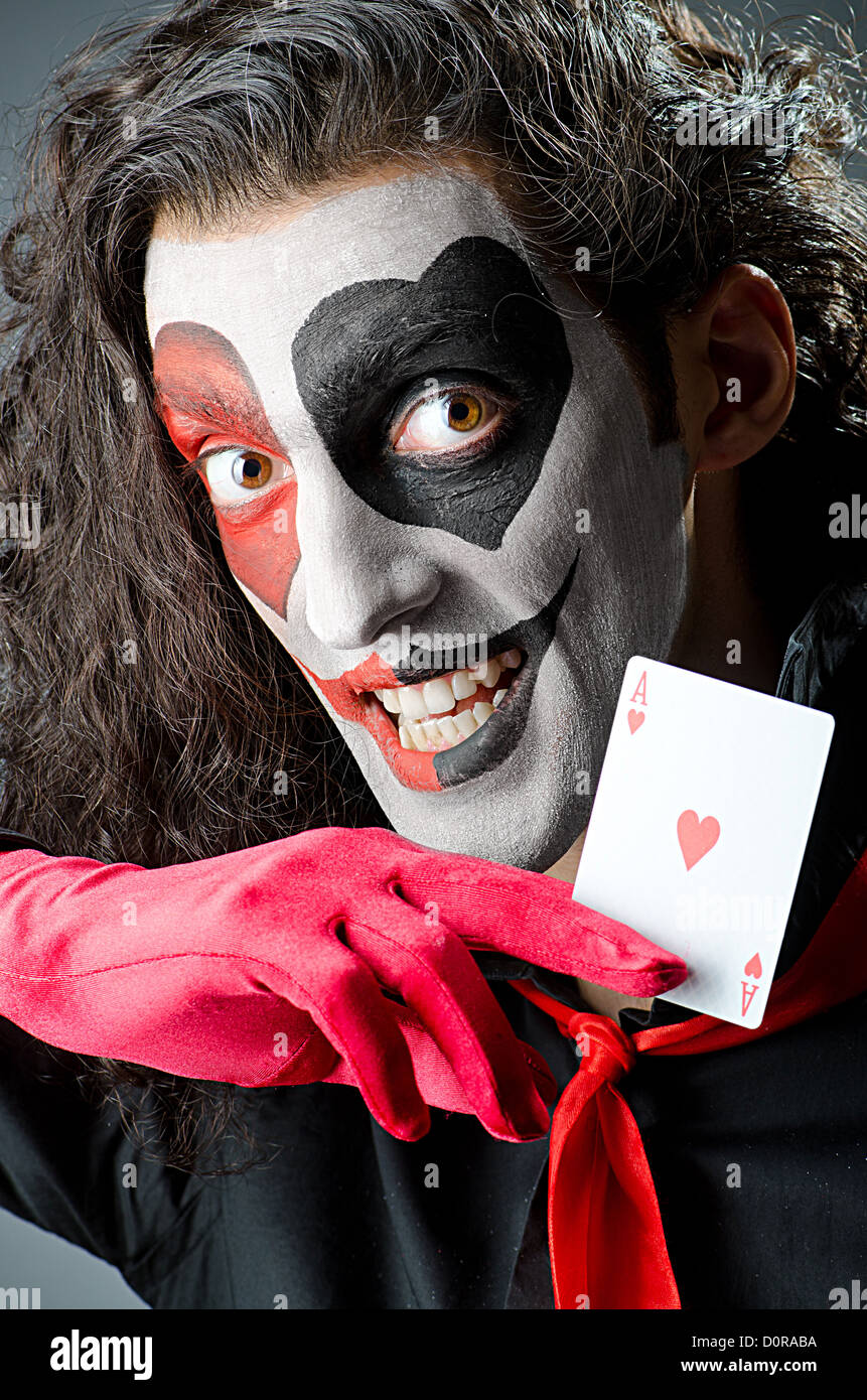 Joker con máscara facial en studio Foto de stock
