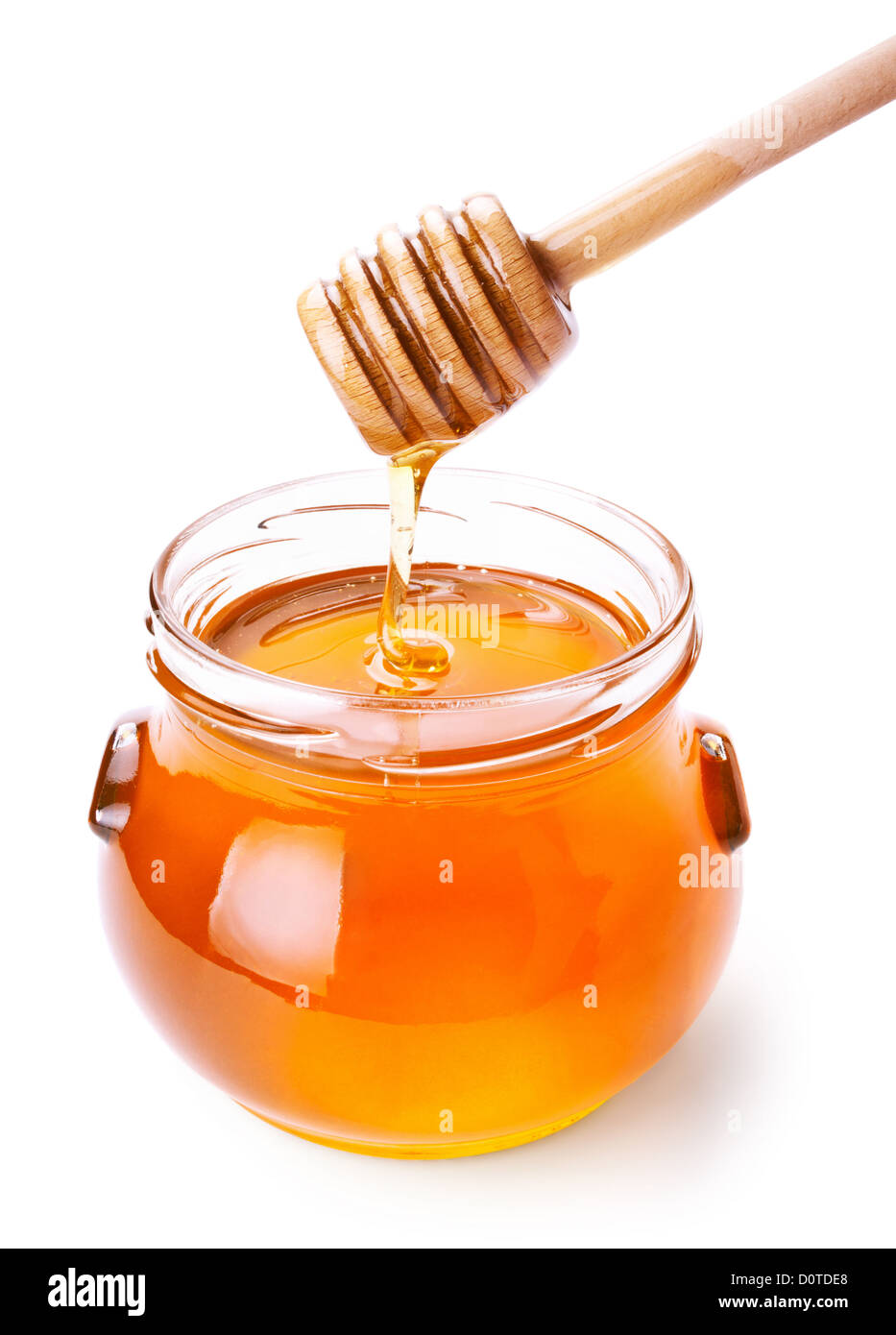 Tarro de miel con madera drizzler aislado sobre fondo blanco. Foto de stock