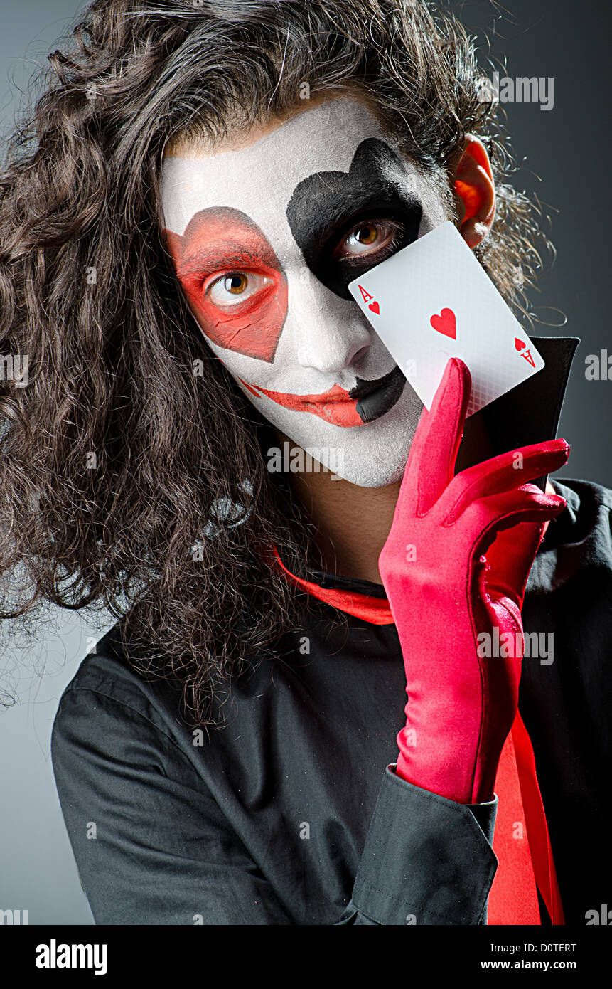 Joker con máscara facial en studio Foto de stock