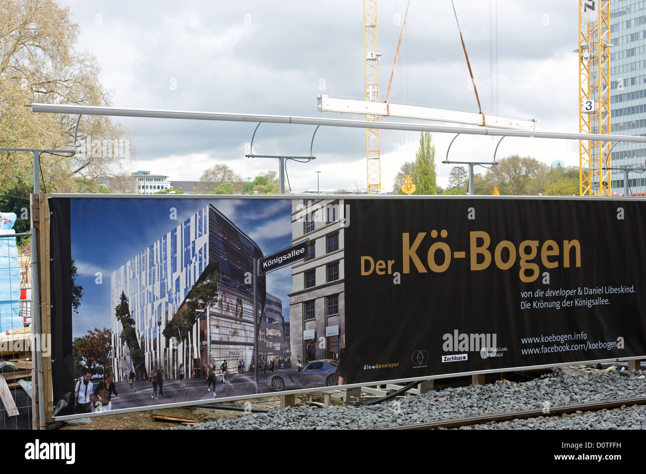 Der Ko-Bogen el desarrollo de un centro comercial y oficinas Dusseldorf ALEMANIA Foto de stock