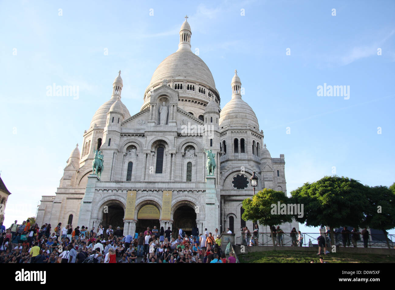 París, Europa, Francia, Sacre Coeur, iglesia, Weiss, turistas Foto de stock