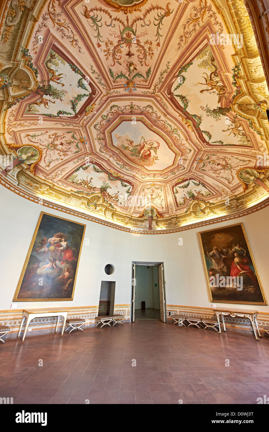 Sala de estado de los reyes de Nápoles, el Palacio Real de Caserta, Italia. Un sitio de Patrimonio Mundial de la UNESCO Foto de stock
