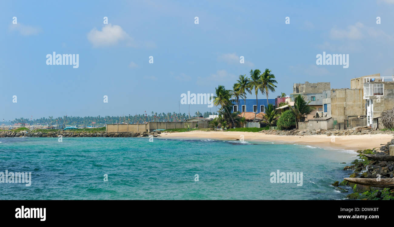 Playa y desarrollos, Hikkaduwa, Sri Lanka Foto de stock