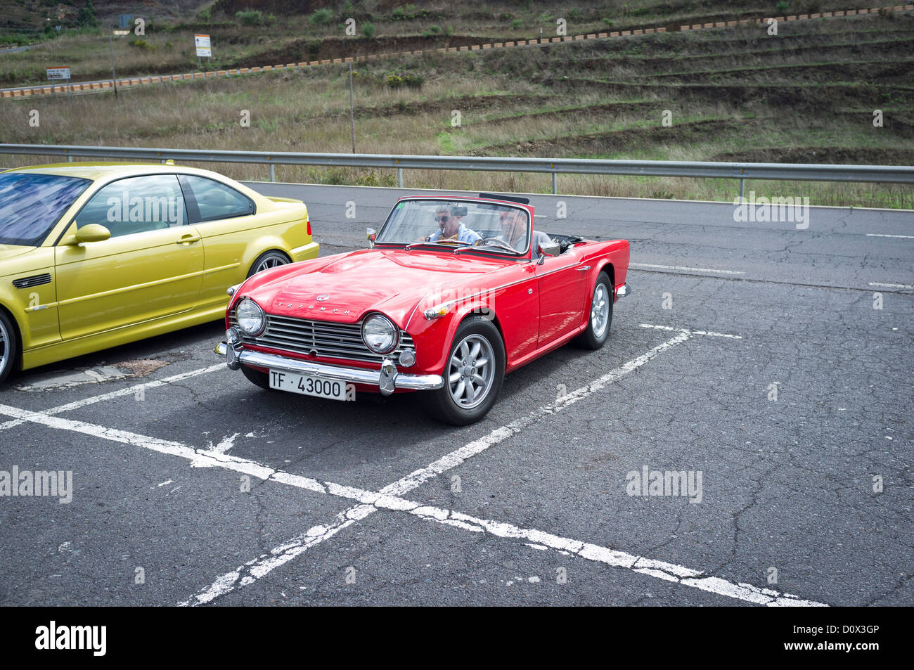 Triumph TR4 en el aparcamiento de coches deportivos en Tenerife, Islas Canarias, España Foto de stock