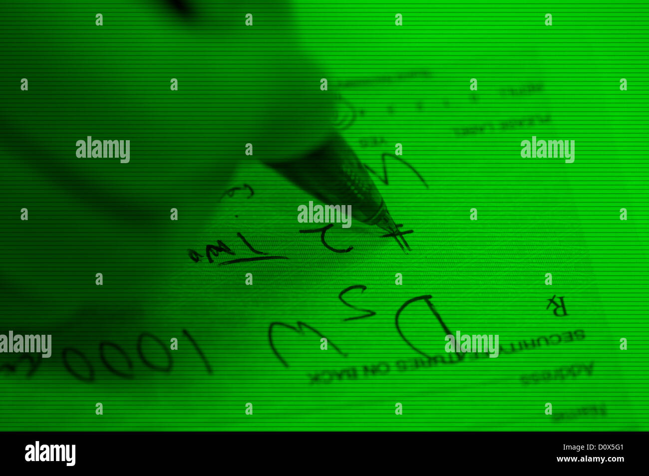 Imagen de visión nocturna closeup de escritura a mano de prescripción de drogas ilegales Foto de stock