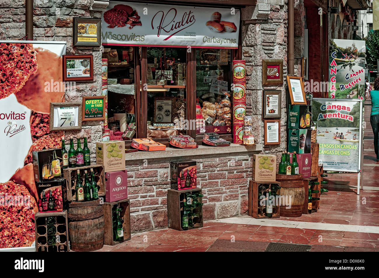 Tienda de productos típicos en Cangas de Onís, Asturias, España, Europa