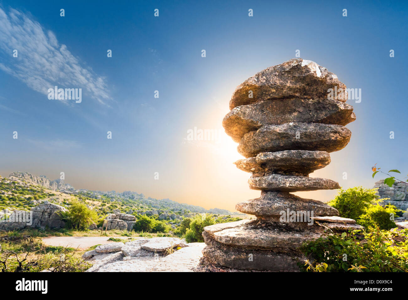 La famosa formación de roca caliza el tornillo, la tuerca, sacacorchos, en el Torcal de Antequera un karst reserva natural de España Foto de stock