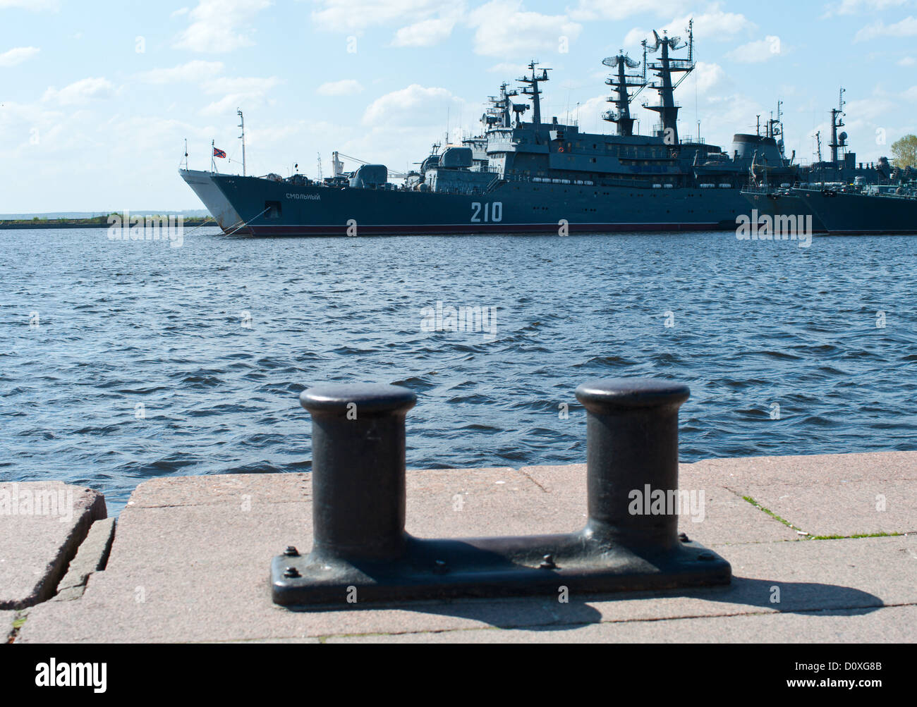 Buques de guerra rusos en Kronstadt Foto de stock