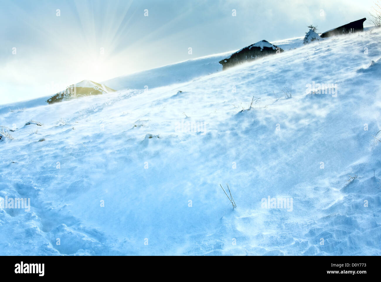 Invierno con nieve y viento mountain view Foto de stock
