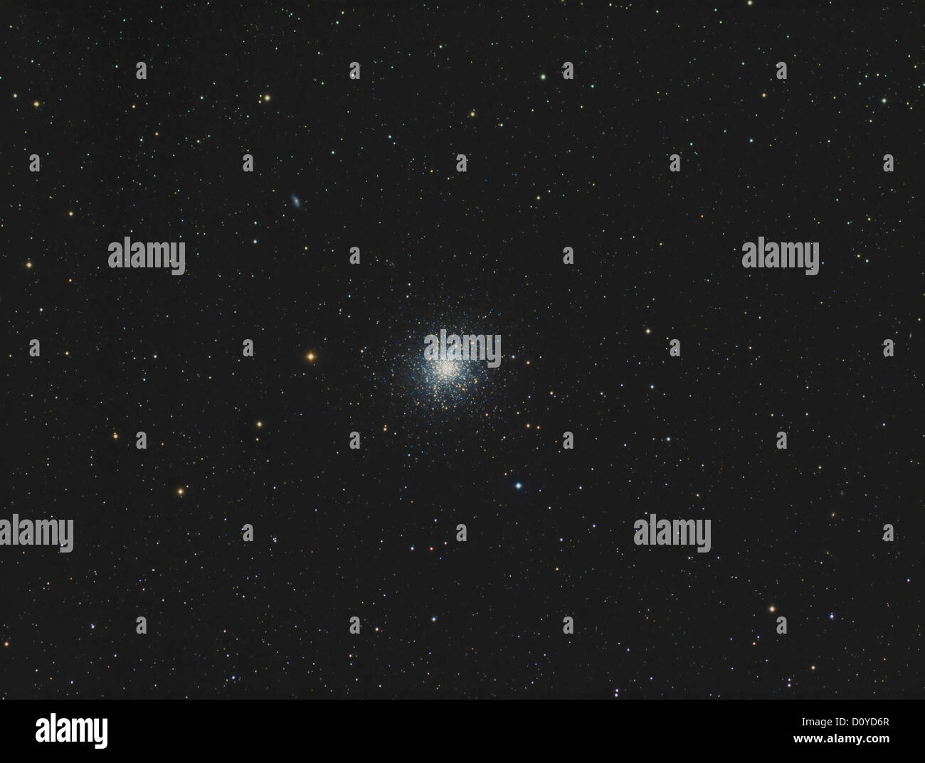 Cúmulo de estrellas M13 en la constelación de Hércules Foto de stock