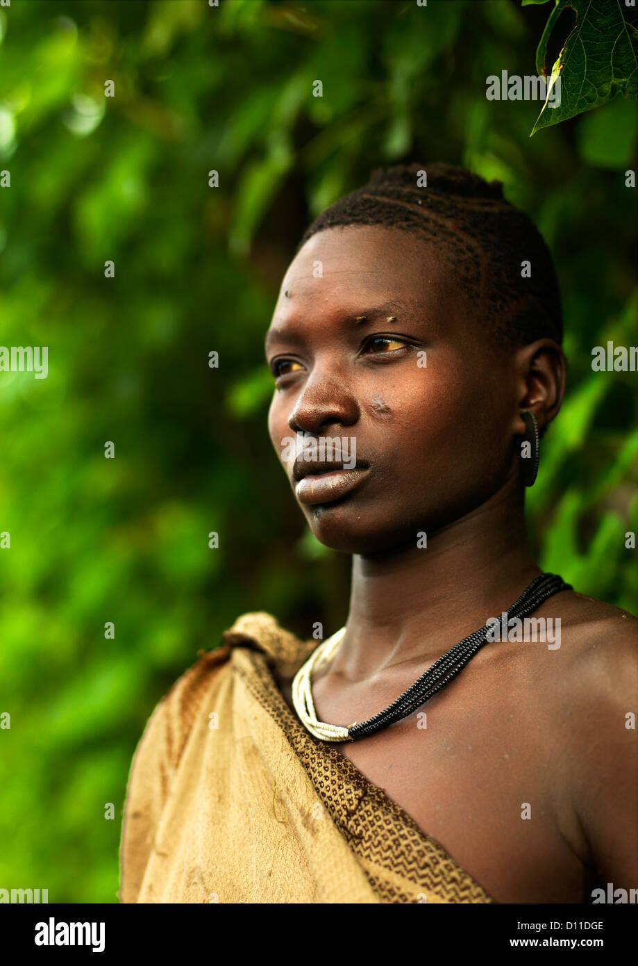 flota leninismo Mostrarte Retrato de una mujer de la tribu Bodi, Hana Mursi, Etiopía Fotografía de  stock - Alamy