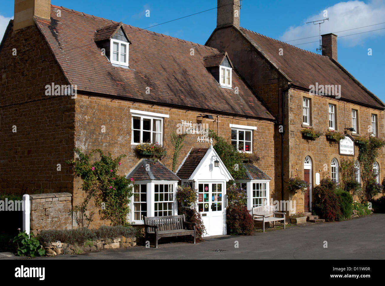 El Howard Arms Pub, Ilmington, Warwickshire, Inglaterra, Reino Unido. Foto de stock