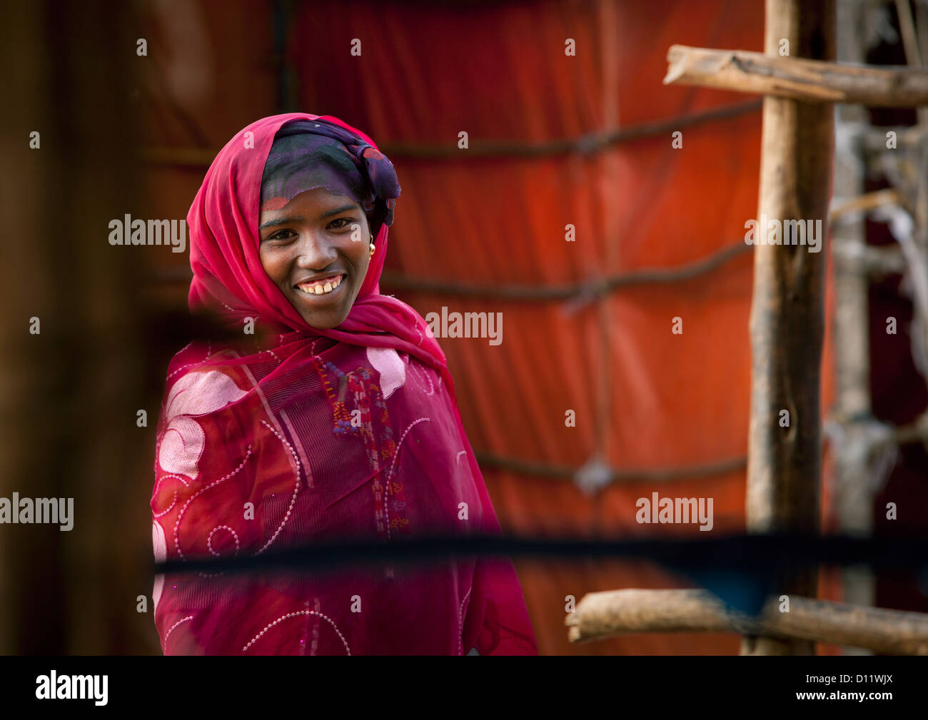 Retrato de una tribu Oromo Chica con gran sonrisa, Harar, Etiopía Foto de stock