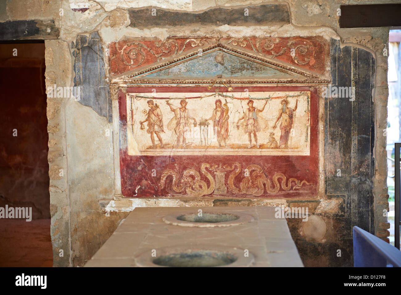El Thermopolium de Lucius Vetutius Placidus en la Via del Abbondante, Pompeya, Italia Foto de stock