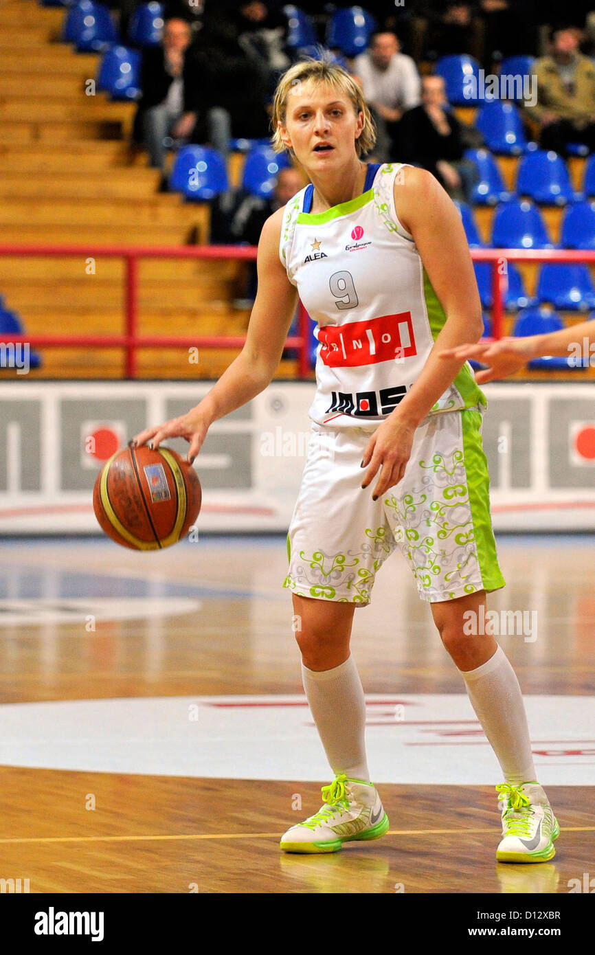 Hana Horakova (CZE) durante la ronda 7 de liga europea baloncesto femenino coincide con BK IMOS Brno vs Bourges en Brno, República Checa Fotografía de stock - Alamy