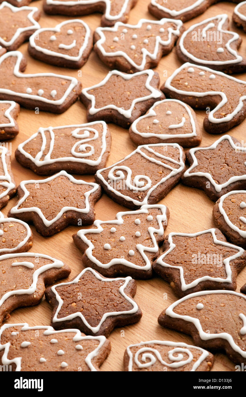 Varoius caseras galletas de jengibre con formas diferentes para Navidad Foto de stock