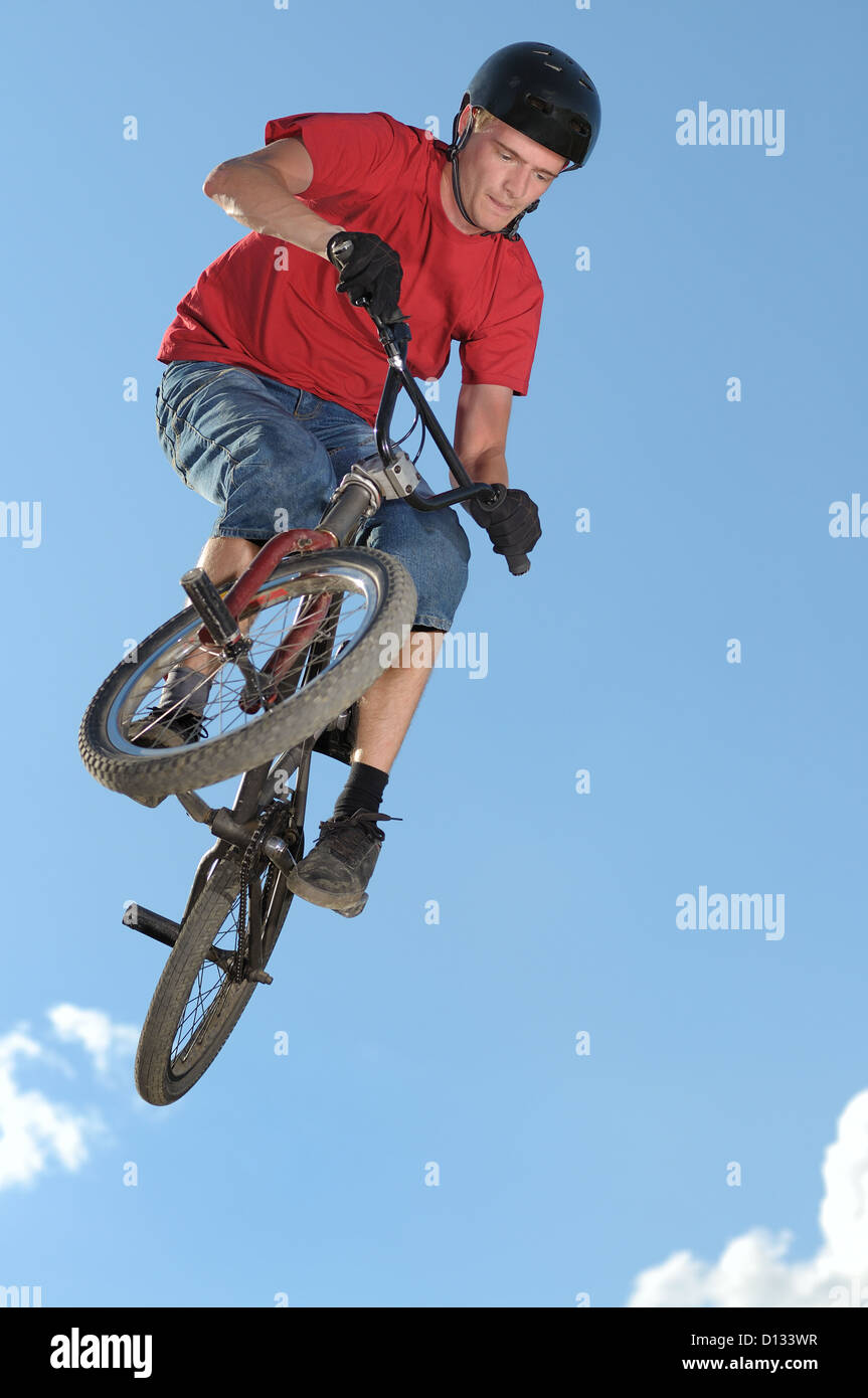Bmx bike jump fotografías e imágenes de alta resolución - Alamy