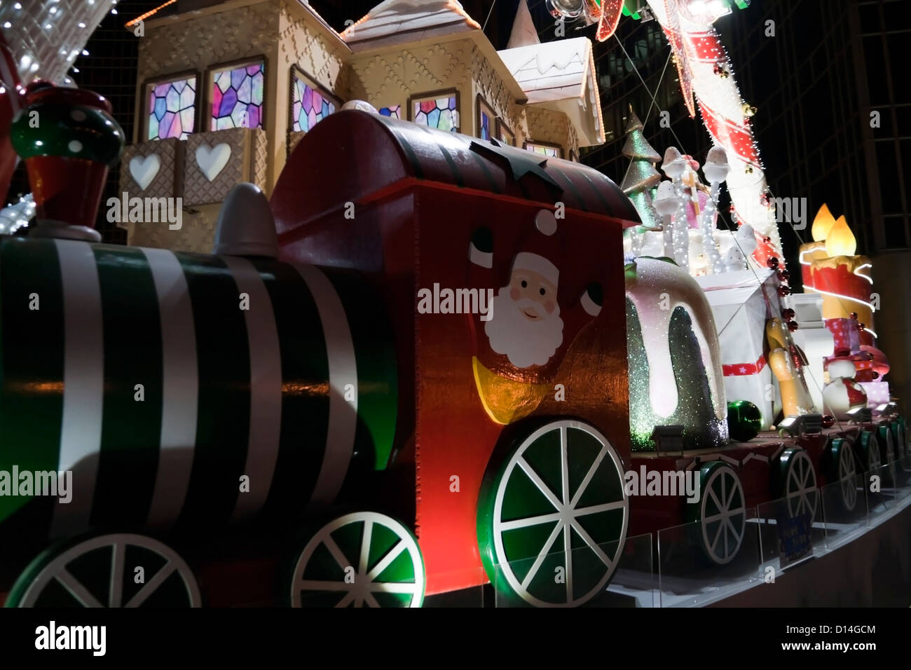 Decoración de Navidad luces grandes de lujo en el exterior Foto de stock