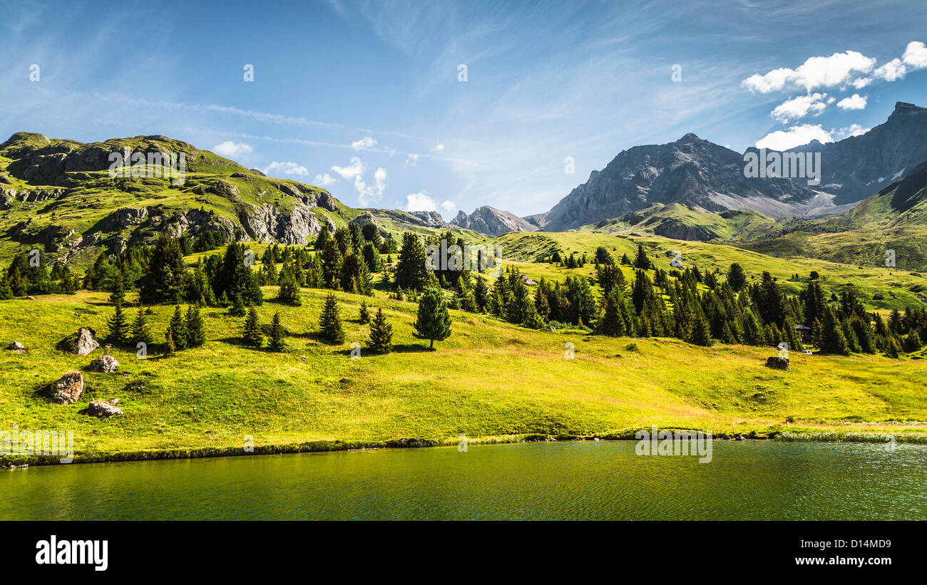 Ladera Del Lago Fotos e Imágenes de stock - Alamy