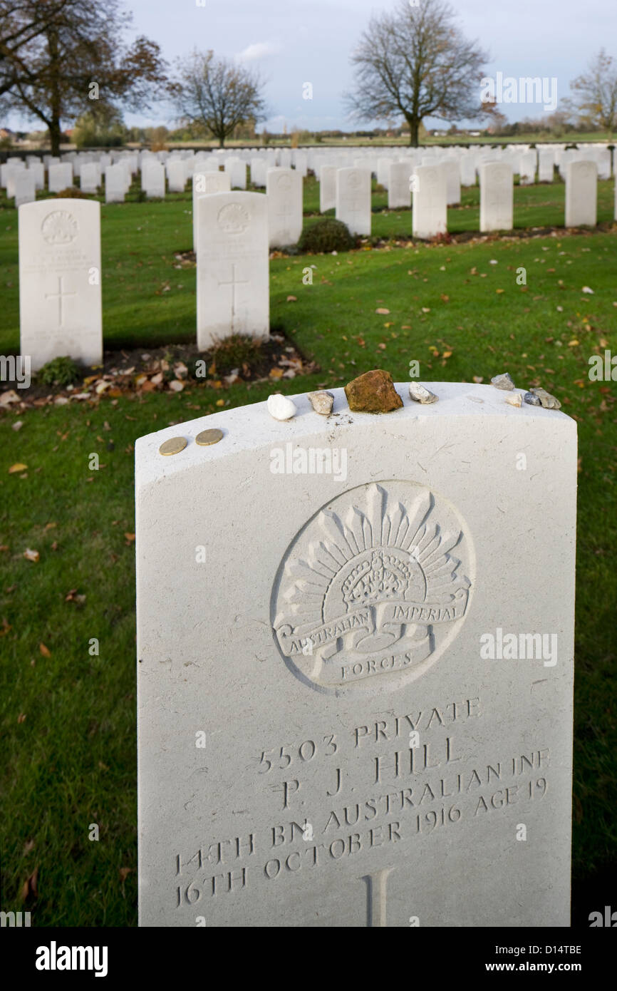 Bedford House cementerio con tumbas de la Primera Guerra Mundial, los soldados del Imperio Británico en Zillebeke cerca de Ypres, Flandes Occidental, Bélgica Foto de stock