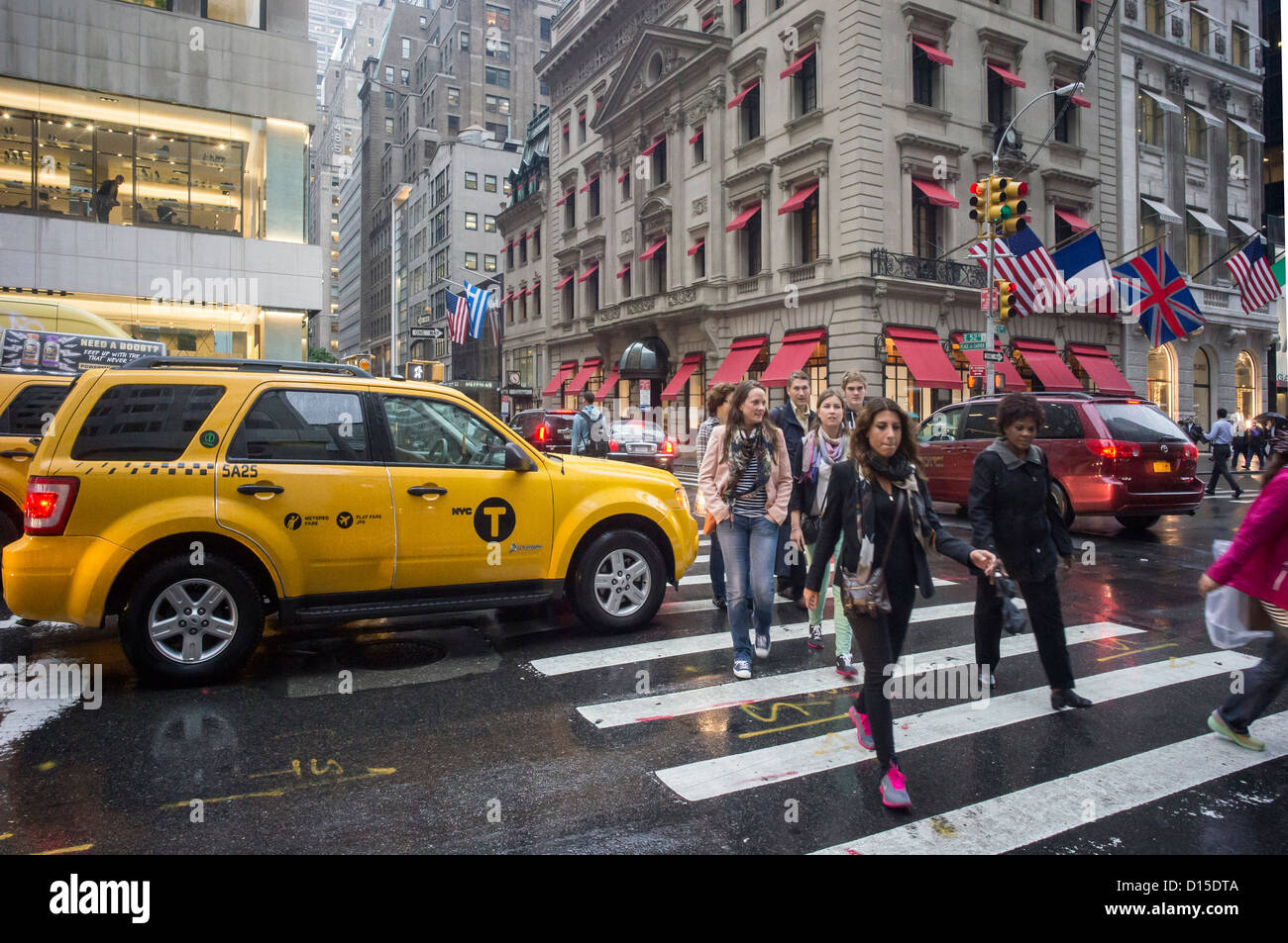 5Th Avenue, rush hour, Cartier , Manhattan, Nueva York Foto de stock