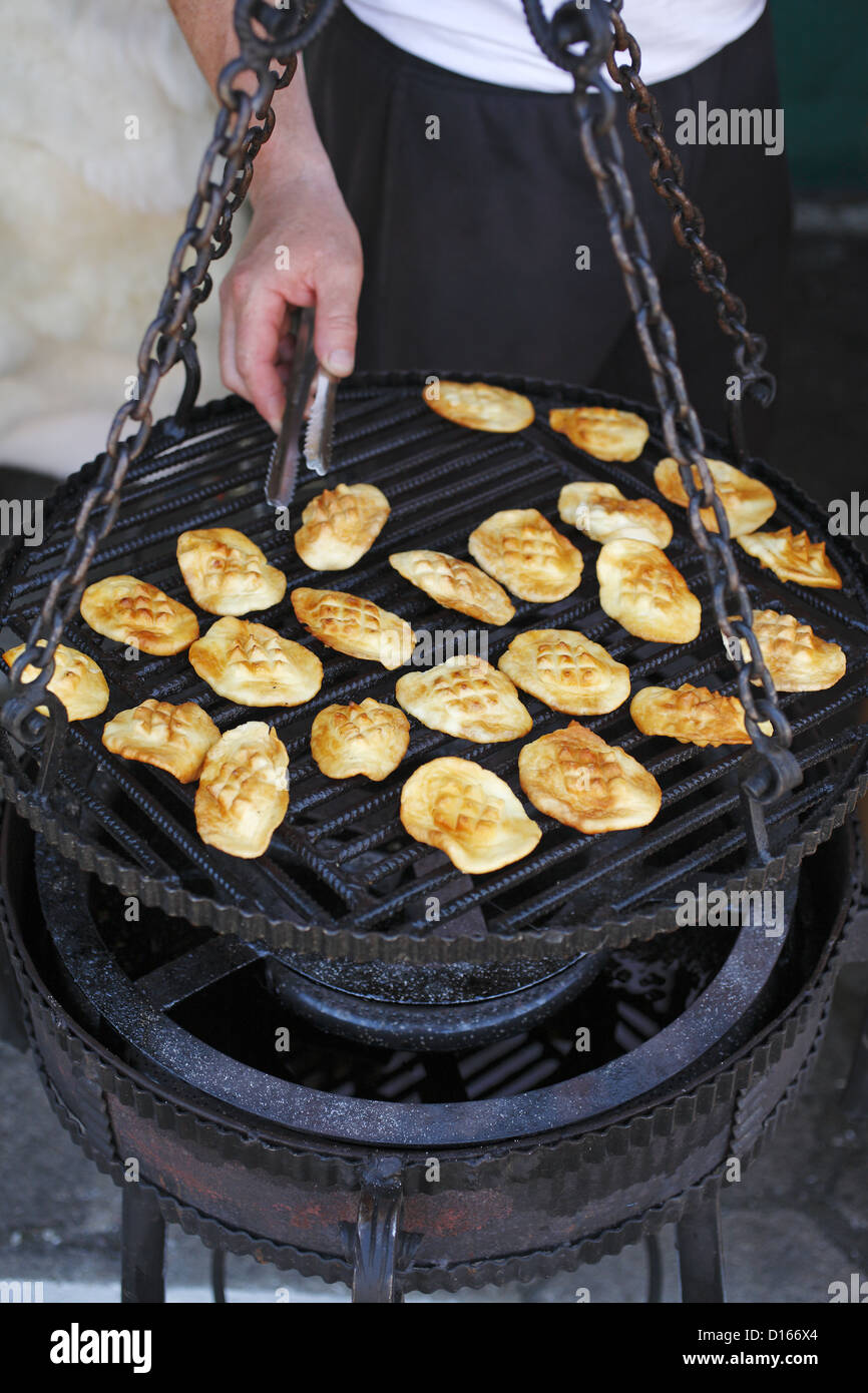 Grilled oscypek polish cheese poland fotografías e imágenes de alta  resolución - Alamy