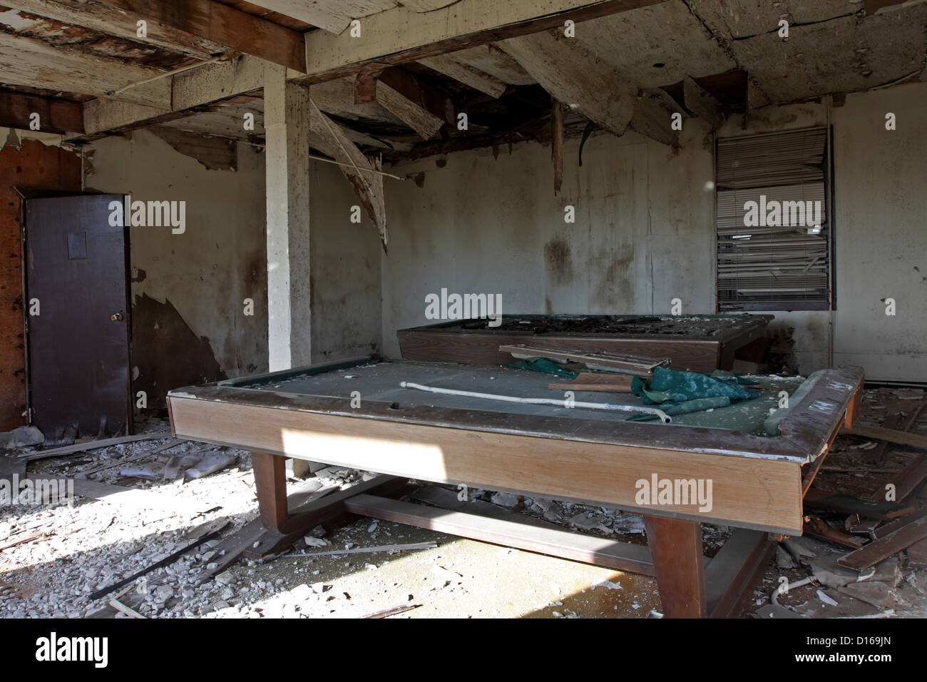 Mesas de billar abandonadas fotografías e imágenes de alta resolución