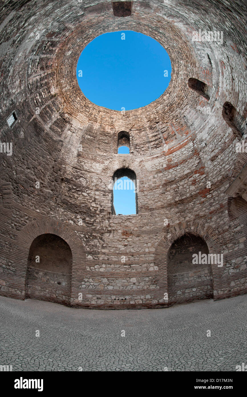 Cúpula del Palacio de Diocleciano en la ciudad de Split, en la costa adriática de Croacia. Foto de stock