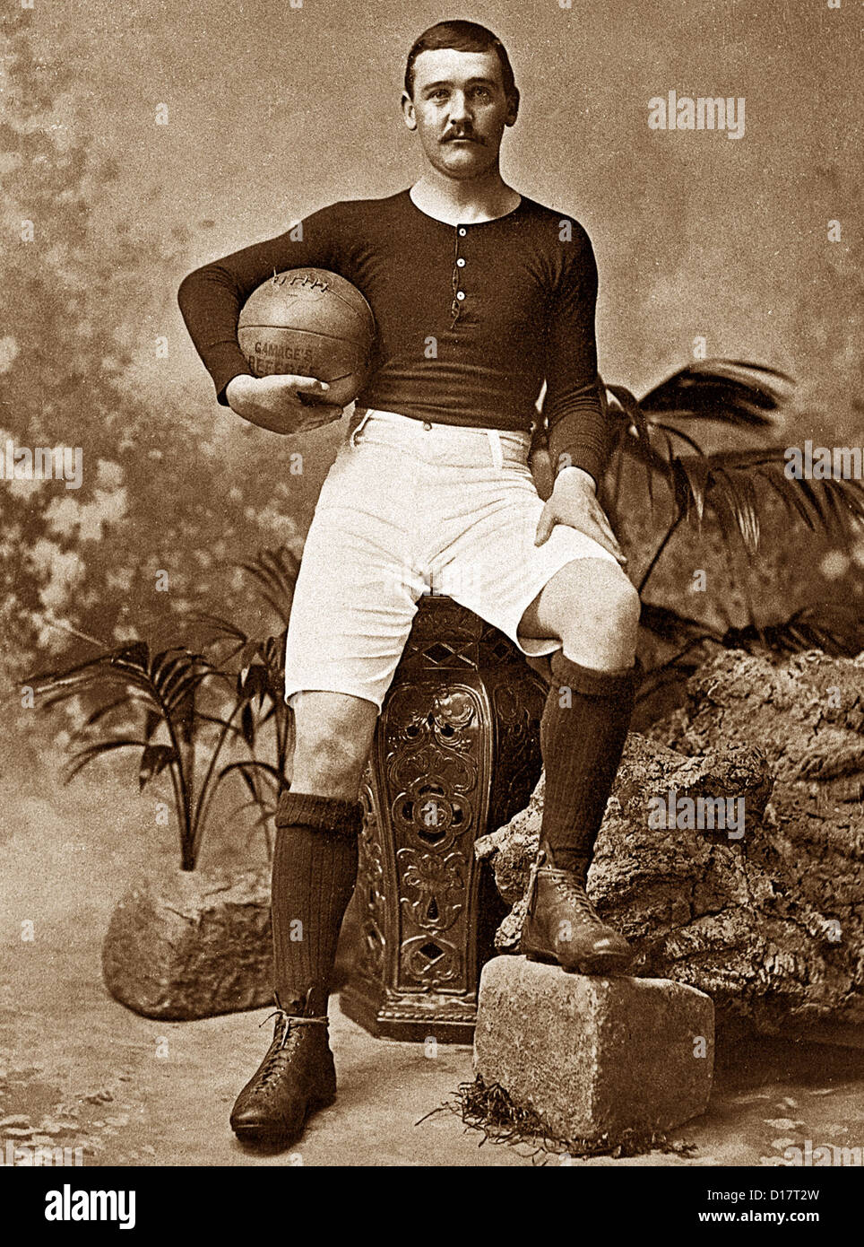 El Futbolista del período Victoriano Foto de stock
