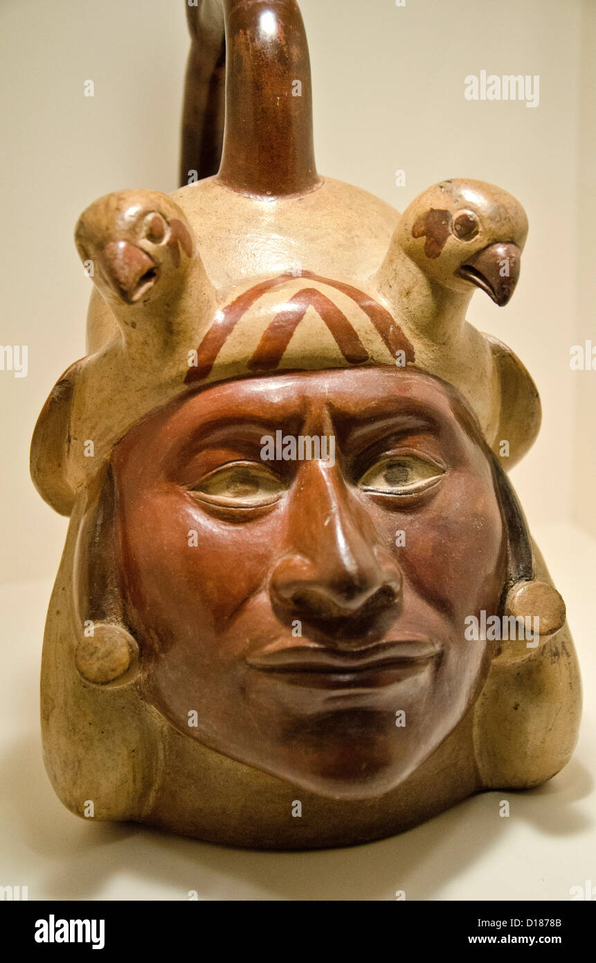 Vasija de cerámica, retrato buque cultura Moche 100 AC-800 AC Perú Foto de stock