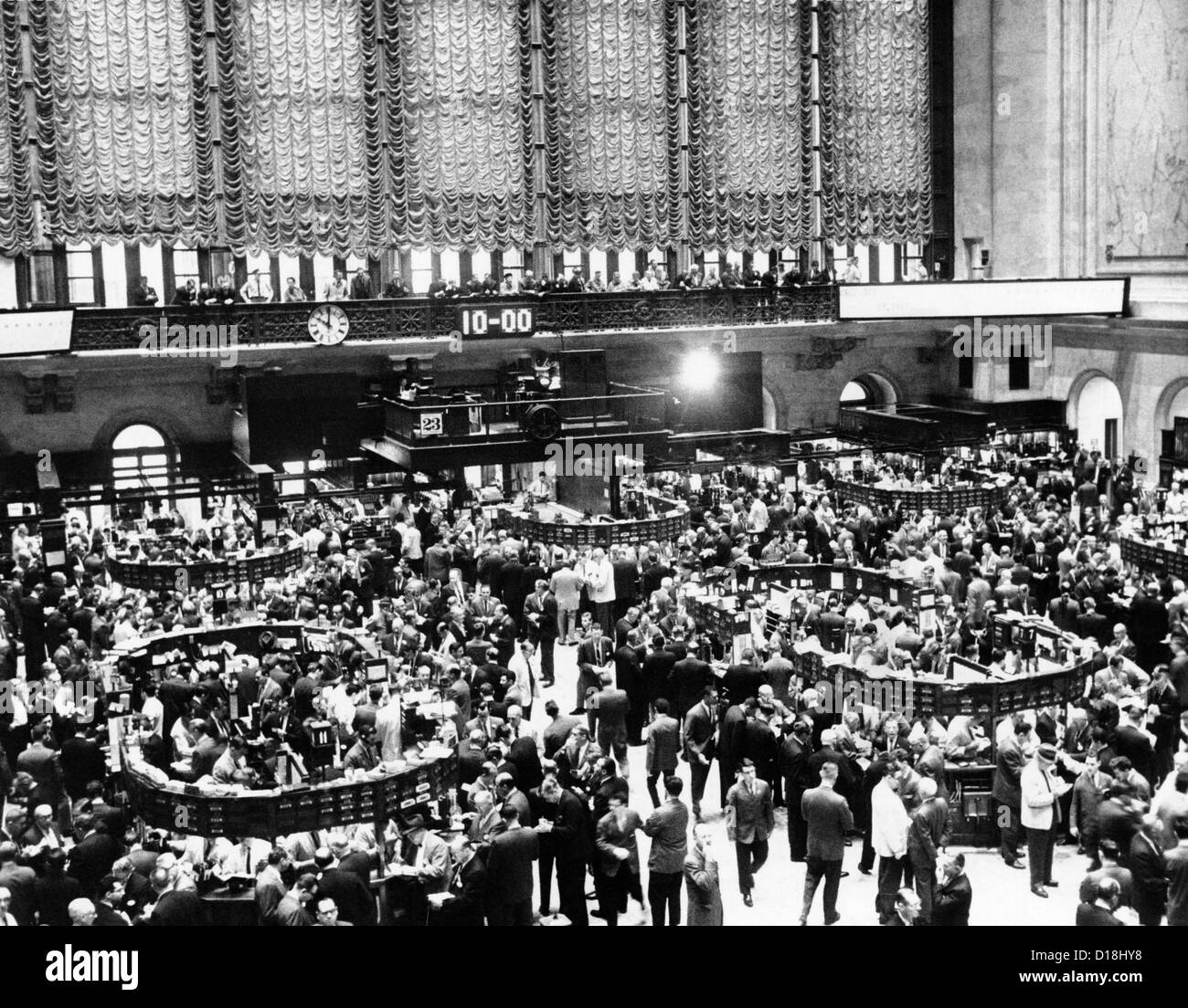 Bolsa de Valores de Nueva York durante la mayor cotización el 23 de octubre  de 1962. El día anterior el Presidente John Kennedy anunció la presencia  Fotografía de stock - Alamy