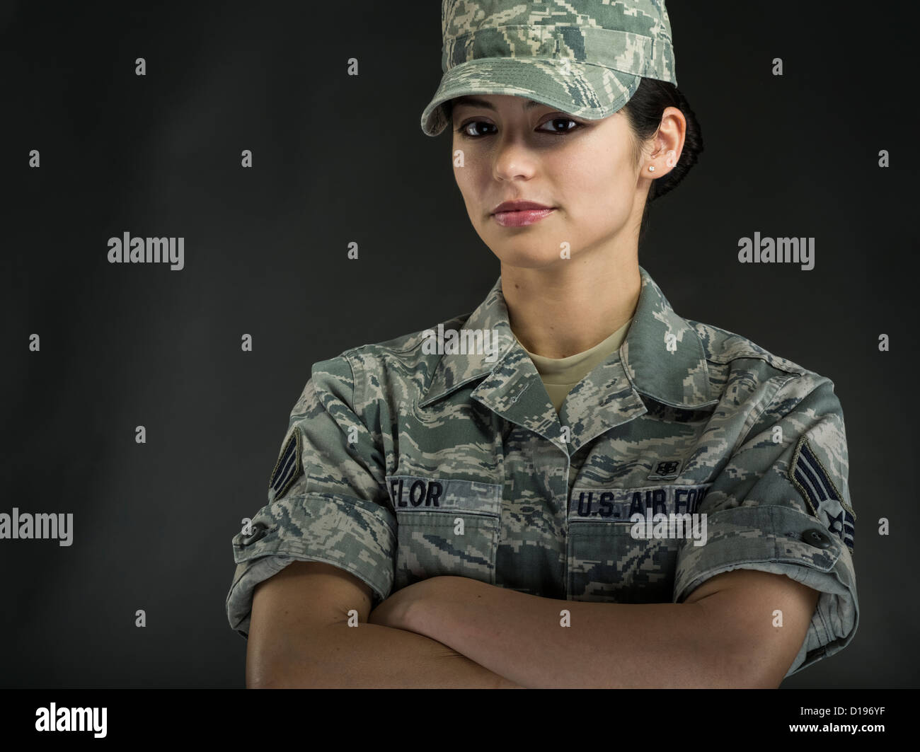 Mujeres soldado de infantería de marina de Estados Unidos en combate uniforme de utilidad Foto de stock