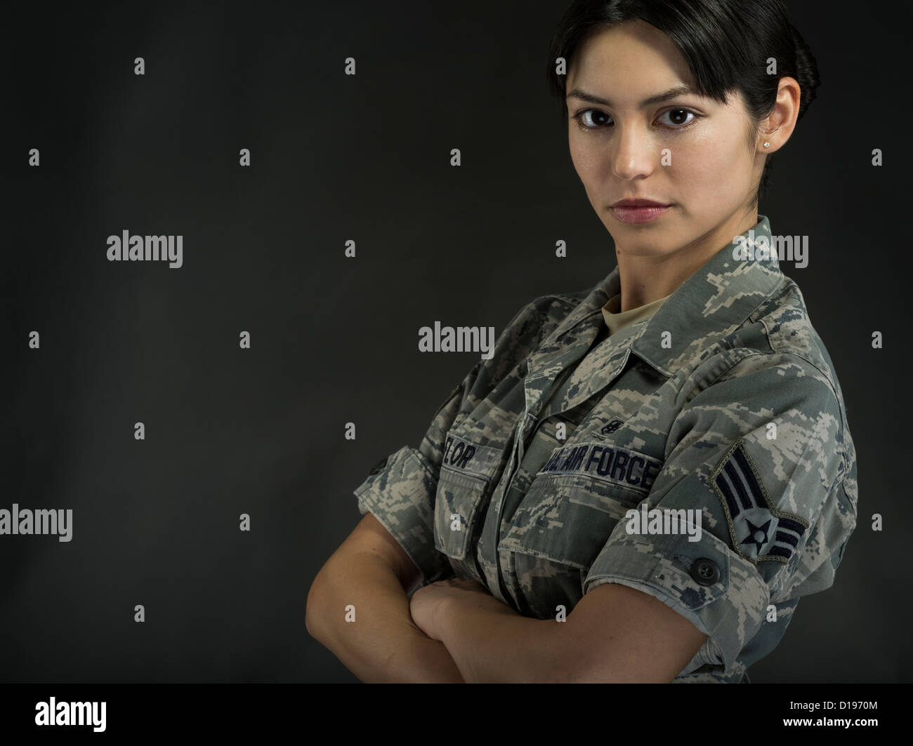 Mujeres soldado de infantería de marina de Estados Unidos en combate uniforme de utilidad Foto de stock