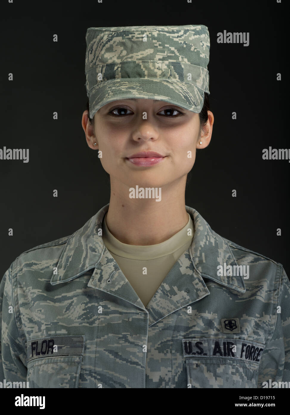 Mujeres soldado de infantería de marina de Estados Unidos en combate uniforme de utilidad Foto de stock