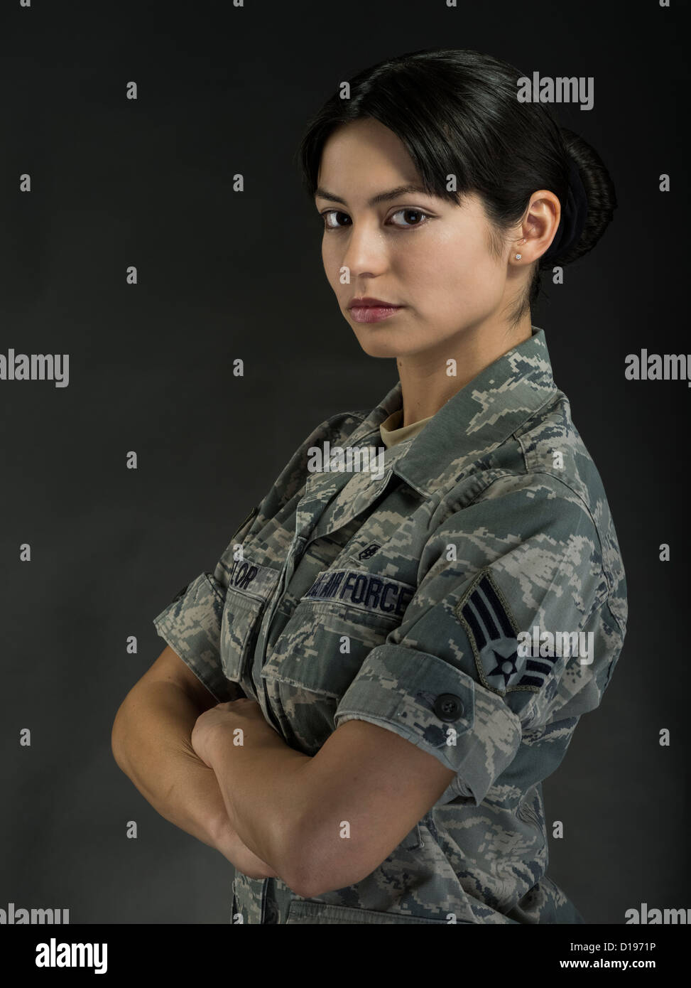 Mujeres soldado de infantería de marina de Estados Unidos en combate uniforme de utilidad Foto de stock