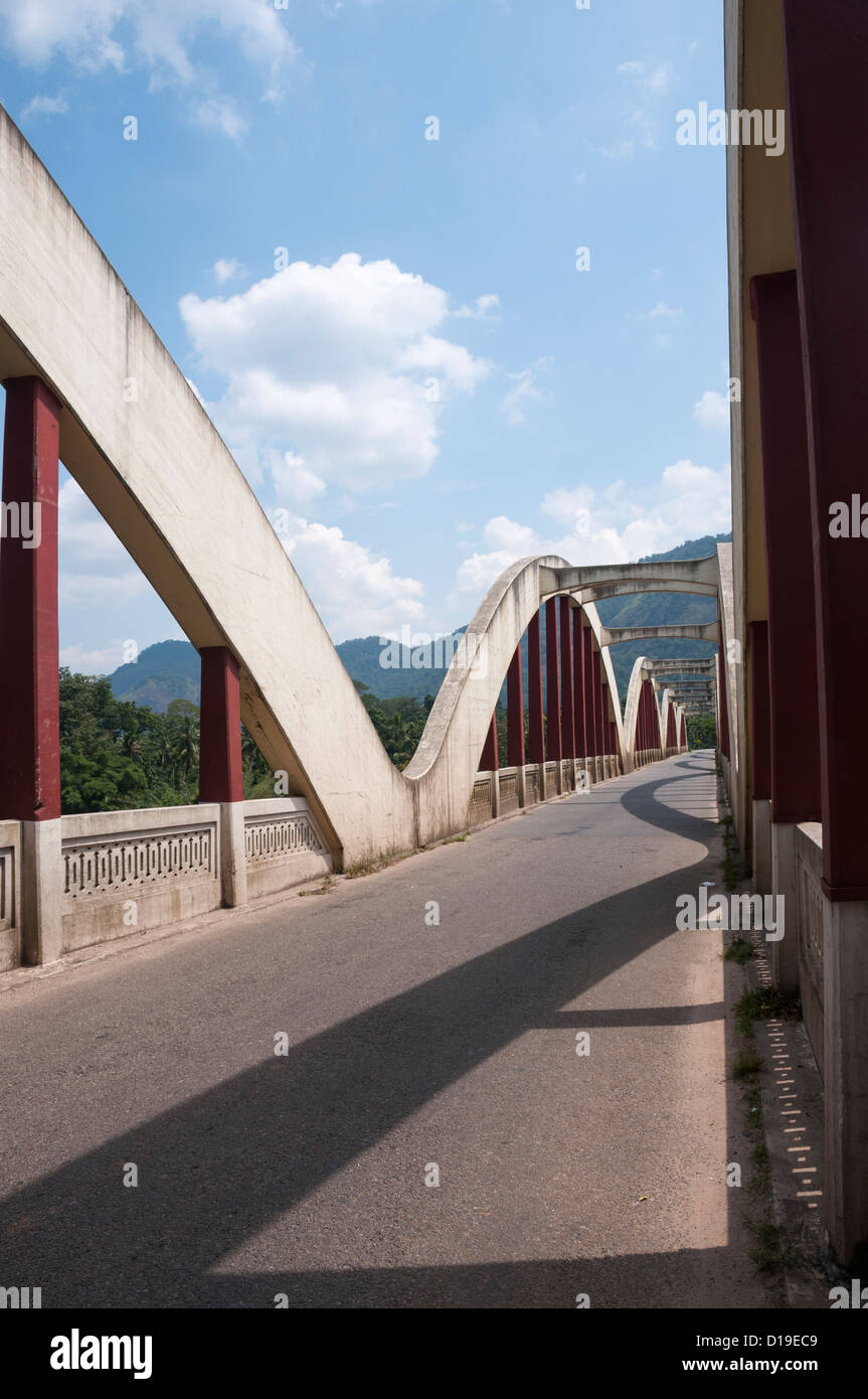 Puente en arco kerala Foto de stock