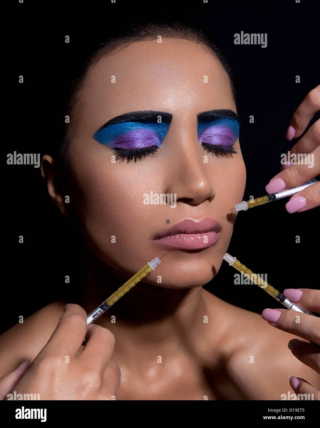 Mujer con maquillaje dramático, habiendo neurotoxina inyecciones Foto de stock