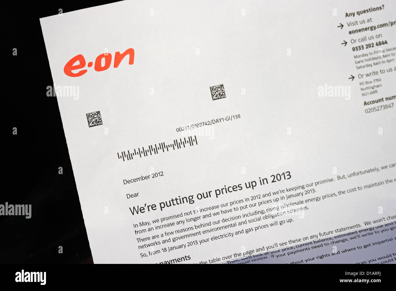 E.En carta al propietario acerca de subida de los precios del gas y de la electricidad en 2013 Foto de stock