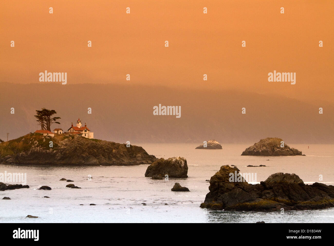 Battery Point luz sobre el Océano Pacífico en Crescent City, California, USA. Foto de stock