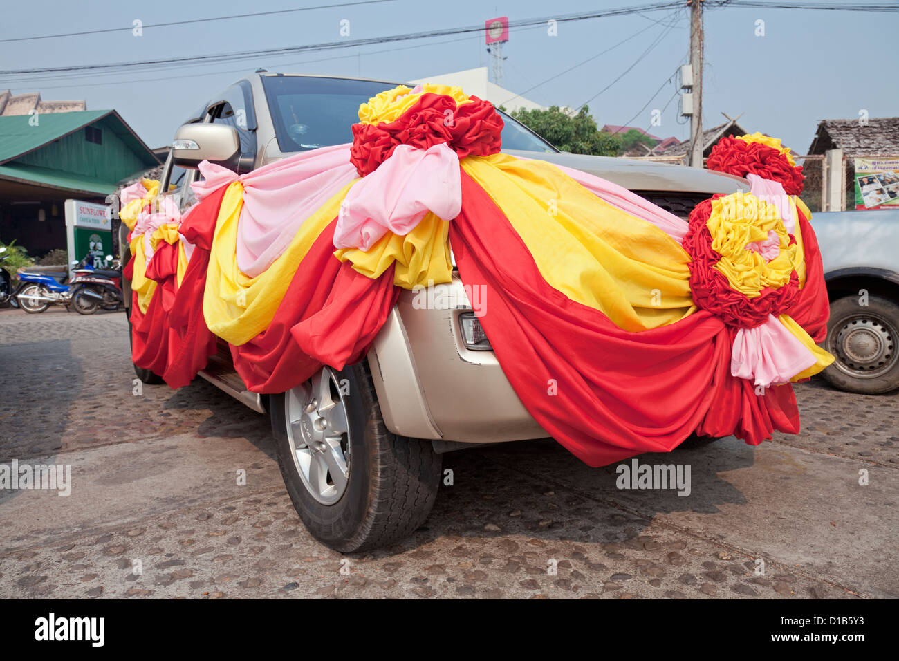 Vehículo de pasajeros decoradas para celebrar "Poy cantó largo' Festival, Mae Hong Son, Tailandia Foto de stock