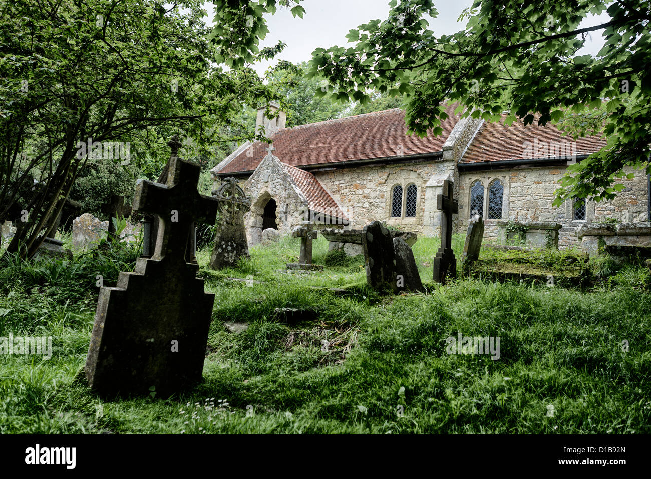 Cementerio victoriana,La Iglesia Parroquial de San Bonifacio,Bonchurch,en la Isla de Wight, UK Foto de stock