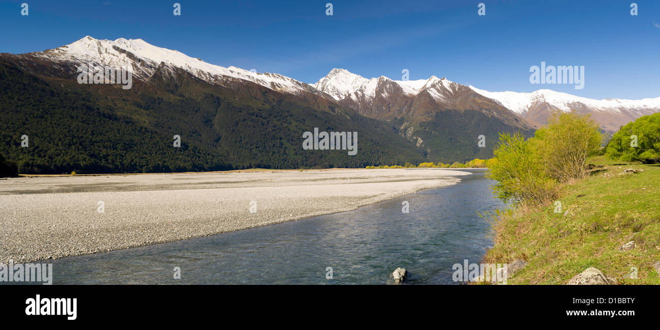Vista panorámica del río matukituki, Mt. aspirantes a national park, cerca de Wanaka, Nueva Zelanda. Foto de stock