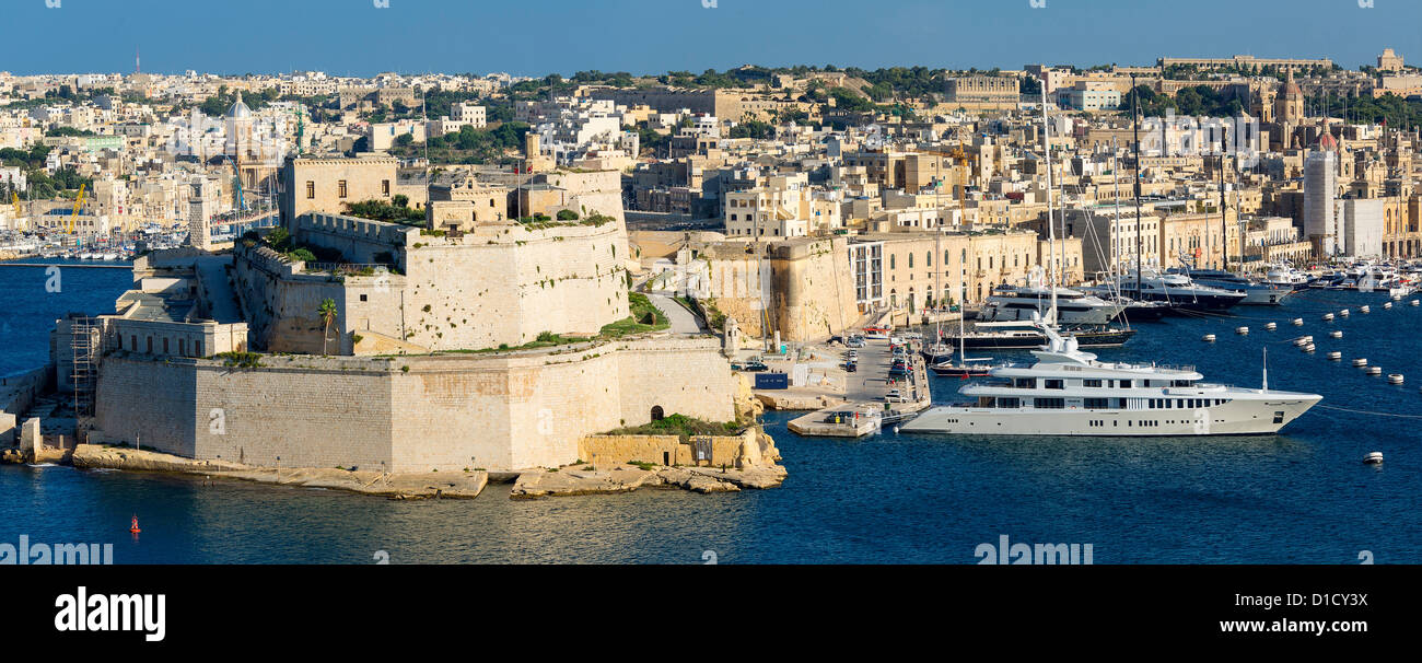 Grand Harbour y Fort Saint Angelo, Valletta, Malta Foto de stock